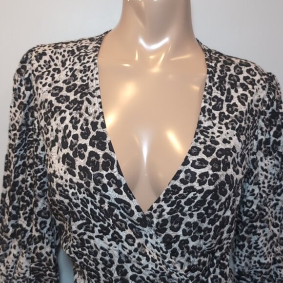 Banana Republic Leopard Print Wrap Top Peplum Hem Balloon Sleeve Low Vneck - Picture 2 of 13